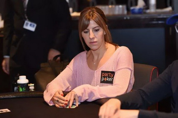 德州扑克想诈唬Kristen Bicknell?你想多了!