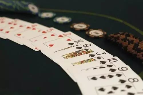 QQ遇到这种翻牌面可以过牌