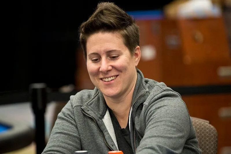 女鲨鱼Vanessa Selbst