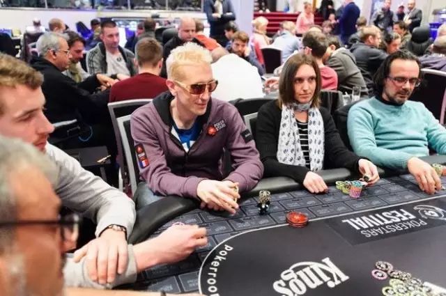 线上百万赛VS线下百万赛：来自PokerStars职业牌手的建议