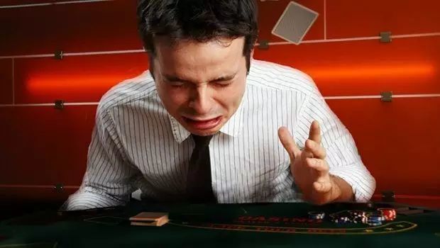 为什么打牌时同一个错误会一犯再犯？