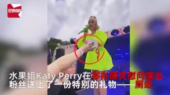 疫情期间的外国人都是怎么玩德州扑克的？