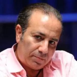 WSOP主赛第一手牌击中天葫芦，结果…