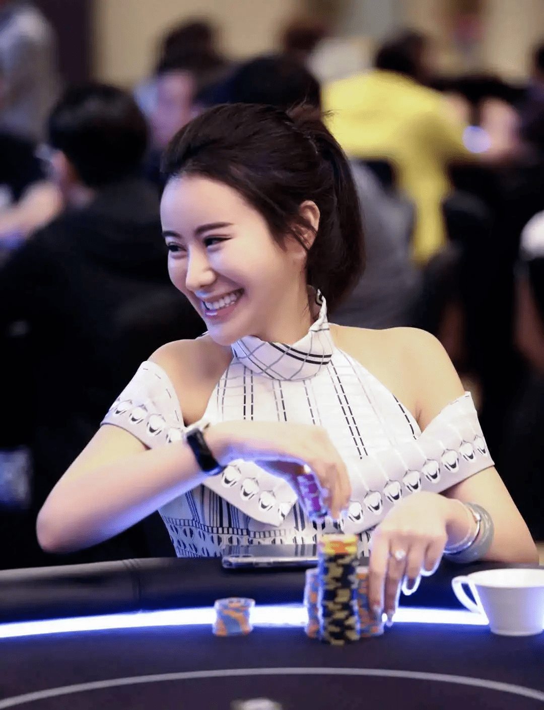 一个明明可以靠颜值，却偏偏要靠实力的奇女子---张晨旭
