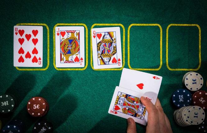 如何计算拿到皇家同花顺的概率?