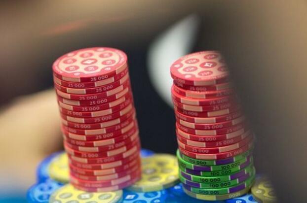  牌局分析:突如其来的河牌圈超额下注