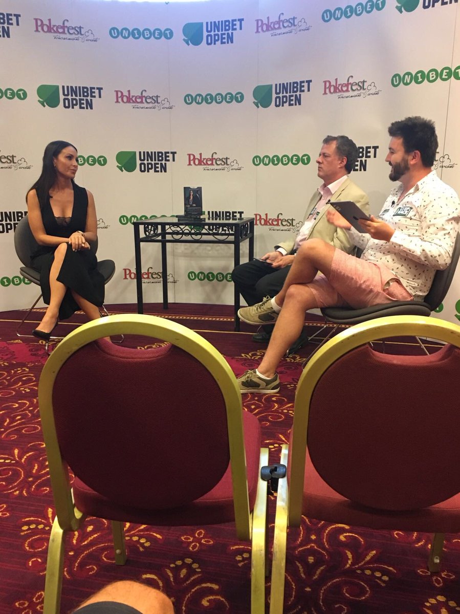 Molly Bloom布加勒斯特采访