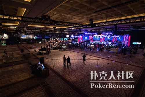 19张罕见照片带你深度回顾2016WSOP主赛事决赛桌牌手诞生那一晚