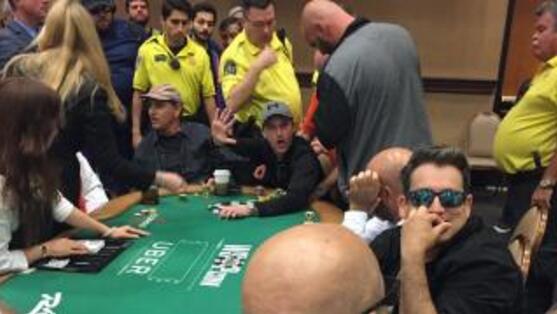 ​WSOP快讯：男子酒后大闹赛场，被强制架离