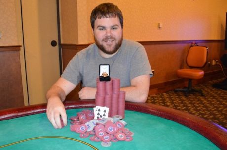 ​网友热议：如何看待Kyle Bowker在WSOP主赛事放弃四条　？